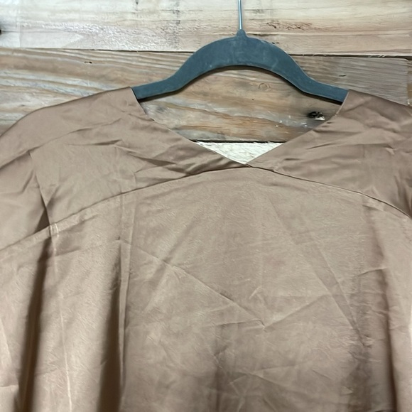 Banana Republic size large mocha color satin blouse - Picture 5 of 6